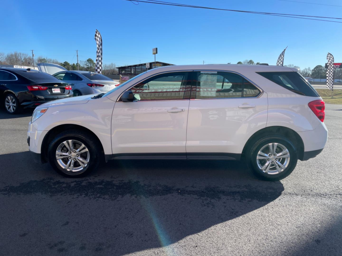 2015 White Chevrolet Equinox (1GNALAEK2FZ) with an 4-Cyl, 2.4 Liter engine, Automatic, 6-Spd transmission, located at 8008 Warden Rd, Sherwood, AR, 72120, (501) 801-6100, 34.830078, -92.186684 - Photo#4